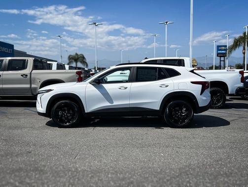 Summit White 2026 Chevrolet Trax LT