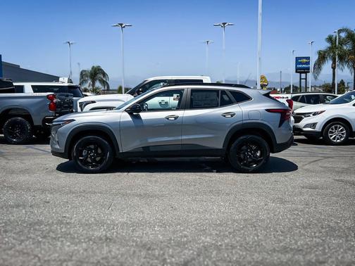 Sterling 2026 Chevrolet Trax LT