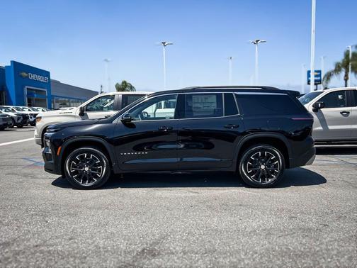 Black Metallic 2026 Chevrolet Traverse LT
