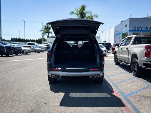 Black Metallic 2026 Chevrolet Traverse LT