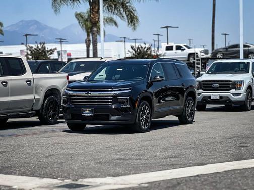 Black Metallic 2026 Chevrolet Traverse LT