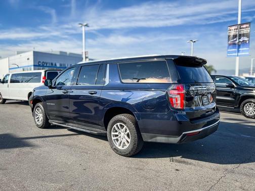 2023 Chevrolet Suburban LT