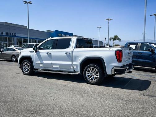 Summit White 2022 GMC Sierra 1500 SLT