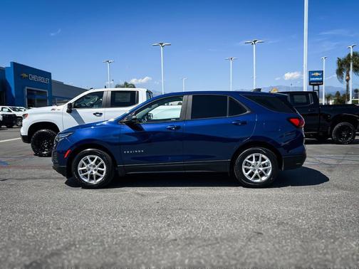 Blue Glow Metallic 2023 Chevrolet Equinox LS
