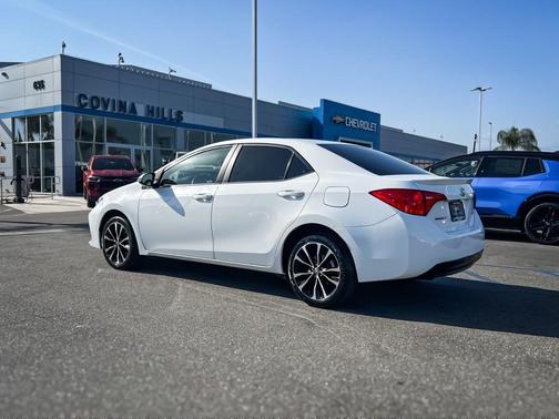 Super White 2018 Toyota Corolla SE