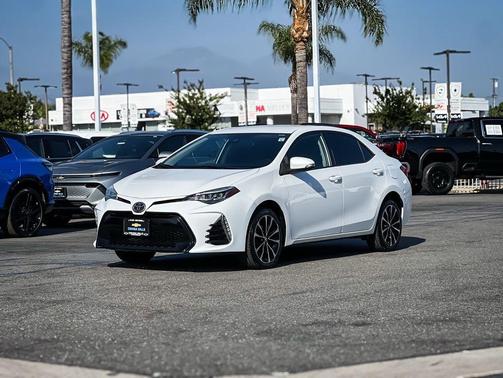 Super White 2018 Toyota Corolla SE