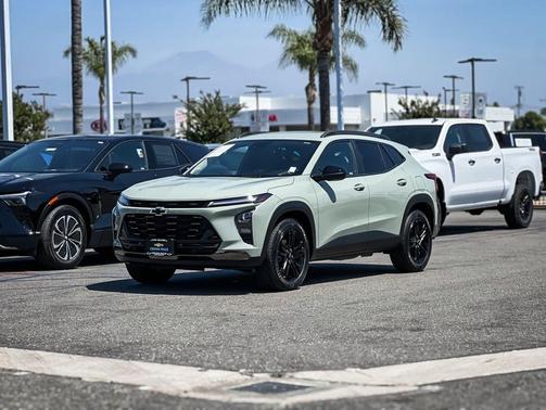 Cacti Green 2025 Chevrolet Trax FWD ACTIV