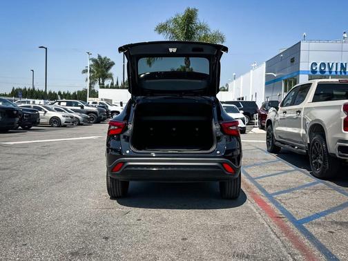 Mosaic Black Metallic 2026 Chevrolet Trax FWD 2RS