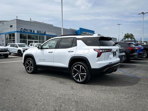 Polar White Tricoat 2026 Chevrolet Equinox FWD RS