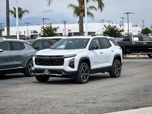 Polar White Tricoat 2026 Chevrolet Equinox FWD RS