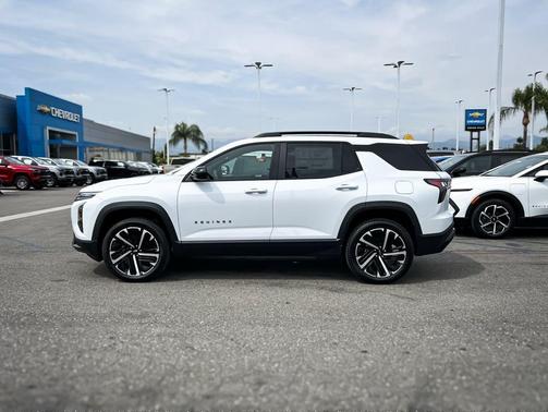 Polar White Tricoat 2026 Chevrolet Equinox FWD RS