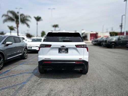 Polar White Tricoat 2026 Chevrolet Equinox FWD RS