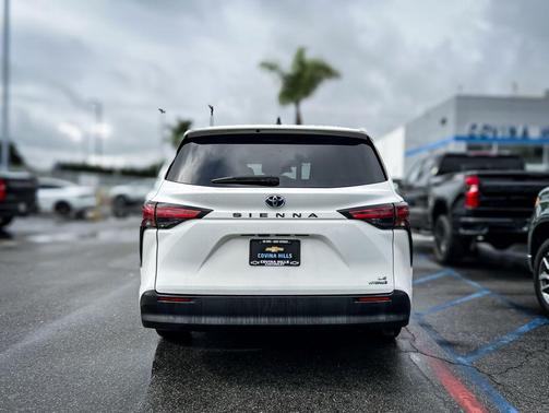2021 Toyota Sienna LE