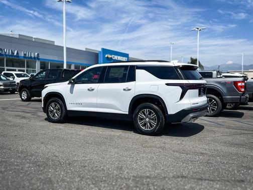 Summit White 2027 Chevrolet Traverse LT