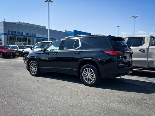 Mosaic Black Metallic 2023 Chevrolet Traverse LT Cloth