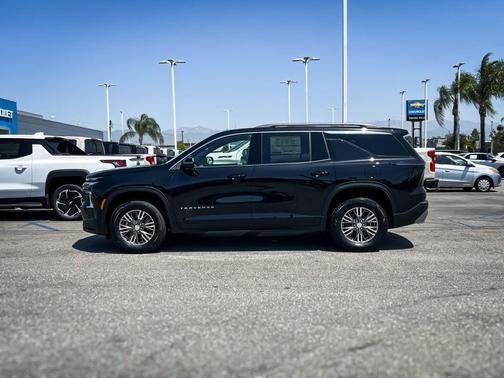 Mosaic Black Metallic 2026 Chevrolet Traverse LT