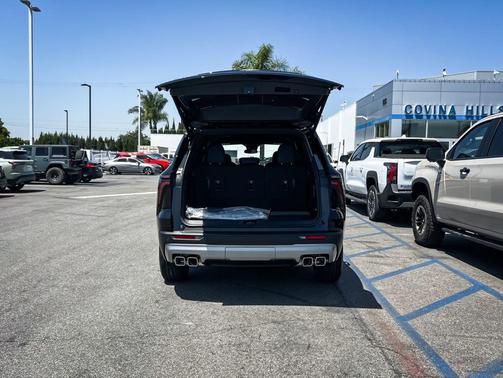 Mosaic Black Metallic 2026 Chevrolet Traverse LT