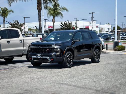 Mosaic Black Metallic 2026 Chevrolet Traverse AWD Z71