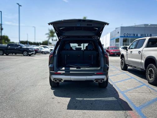 Mosaic Black Metallic 2026 Chevrolet Traverse AWD Z71