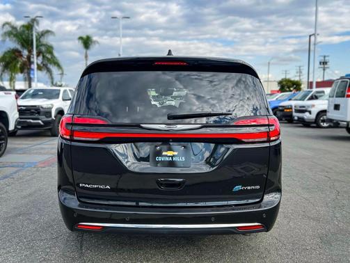 2024 Chrysler Pacifica Hybrid Select