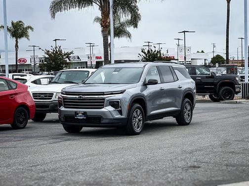 Sterling Gray Metallic 2026 Chevrolet Traverse LT