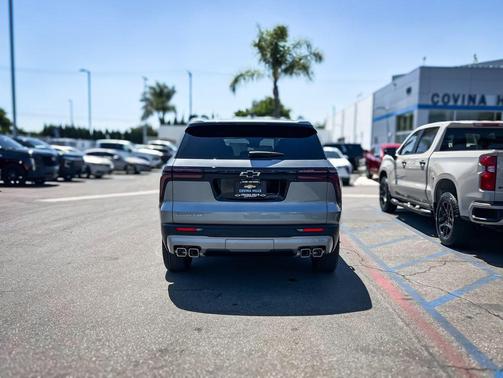 Sterling Gray Metallic 2026 Chevrolet Traverse LT