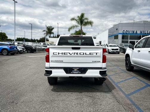Summit White 2026 Chevrolet Silverado 1500 Custom
