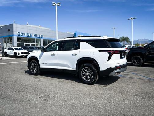 Summit White 2026 Chevrolet Traverse LT