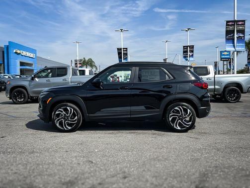 Mosaic Black Metallic 2026 Chevrolet Trailblazer RS