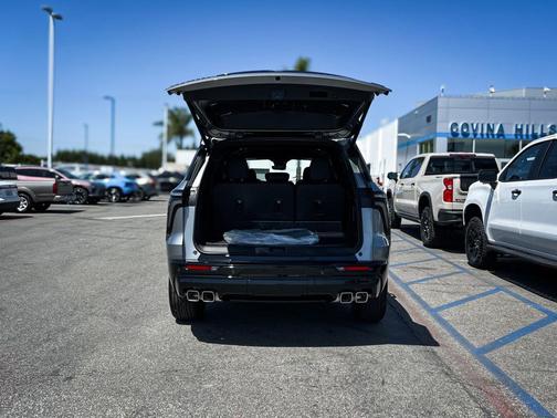 Sterling Gray Metallic 2026 Chevrolet Traverse RS