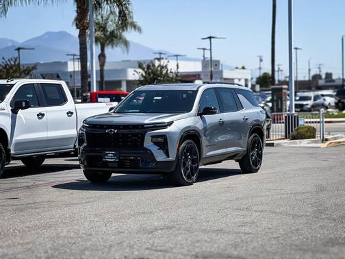 Sterling Gray Metallic 2026 Chevrolet Traverse RS