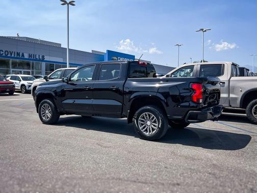 Black 2024 Chevrolet Colorado LT