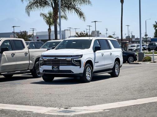 Summit White 2026 Chevrolet Suburban LT