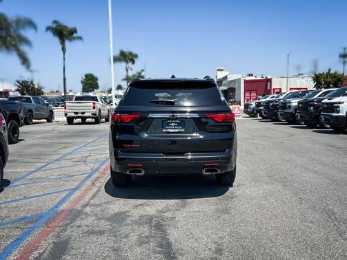 Mosaic Black Metallic 2023 Chevrolet Traverse Premier