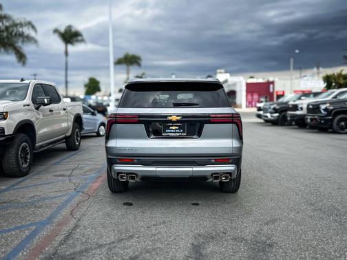 Sterling Gray Metallic 2026 Chevrolet Traverse LT