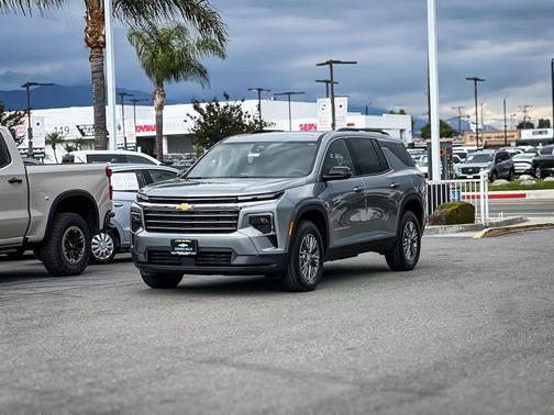 Sterling Gray Metallic 2026 Chevrolet Traverse LT
