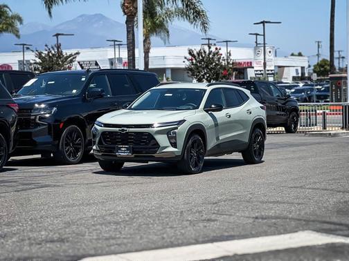 Cacti Green 2026 Chevrolet Trax FWD ACTIV