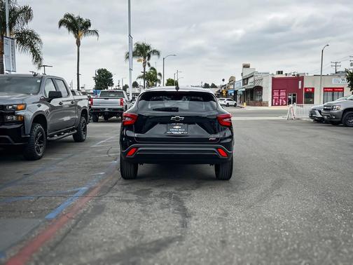 Mosaic Black Metallic 2026 Chevrolet Trax FWD 1RS