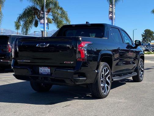 2025 Chevrolet Silverado EV RST