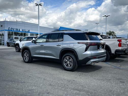 Sterling 2026 Chevrolet Traverse LT