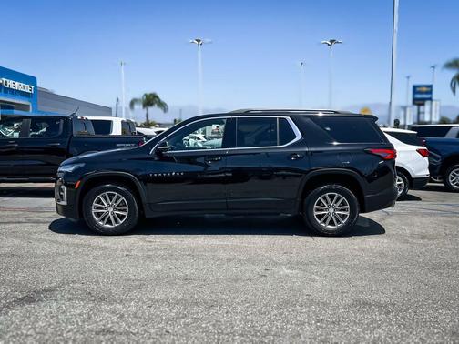 Mosaic Black Metallic 2023 Chevrolet Traverse LT Cloth