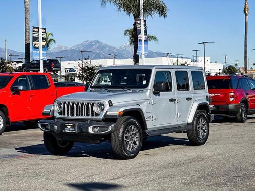 2024 Jeep Wrangler 4-Door Sahara 4x4
