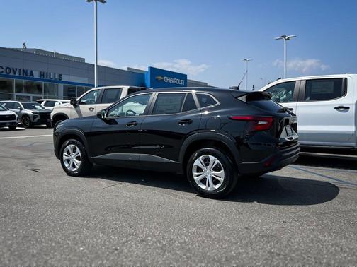 Mosaic Black Metallic 2026 Chevrolet Trax LS
