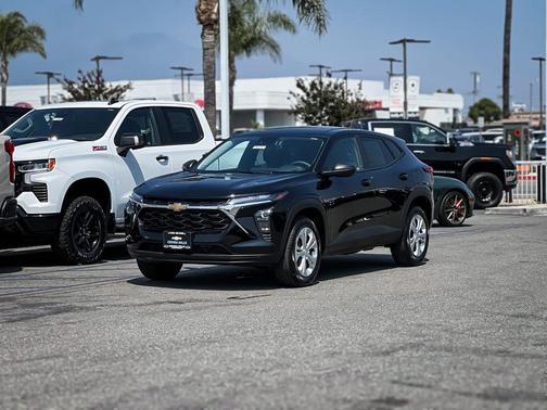 Mosaic Black Metallic 2026 Chevrolet Trax LS