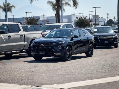 Mosaic Black Metallic 2026 Chevrolet Trax FWD ACTIV