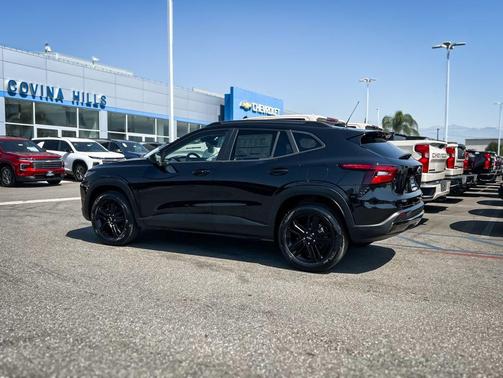 Mosaic Black Metallic 2026 Chevrolet Trax FWD ACTIV