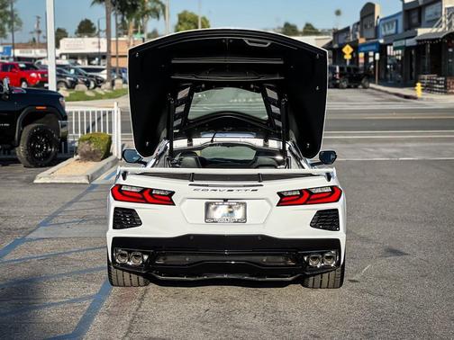 Arctic White 2026 Chevrolet Corvette Stingray w/1LT