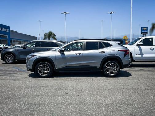 Sterling Gray Metallic 2025 Chevrolet Trax LT