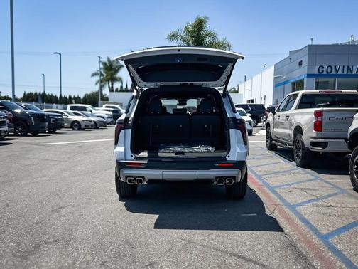Polar White Tricoat 2026 Chevrolet Traverse AWD Z71