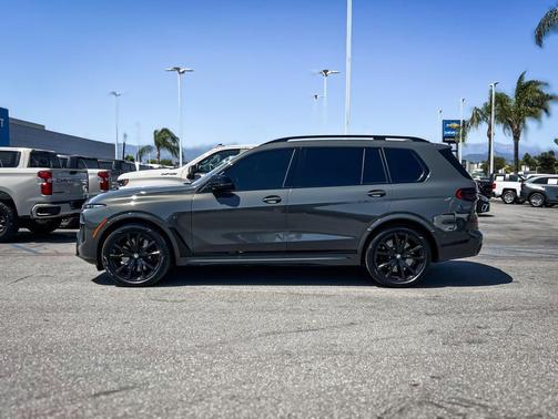 Dravit Grey Metallic 2025 BMW X7 M60i